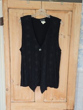 Paul Harris Black Sleeveless V-Neck Button Vest
